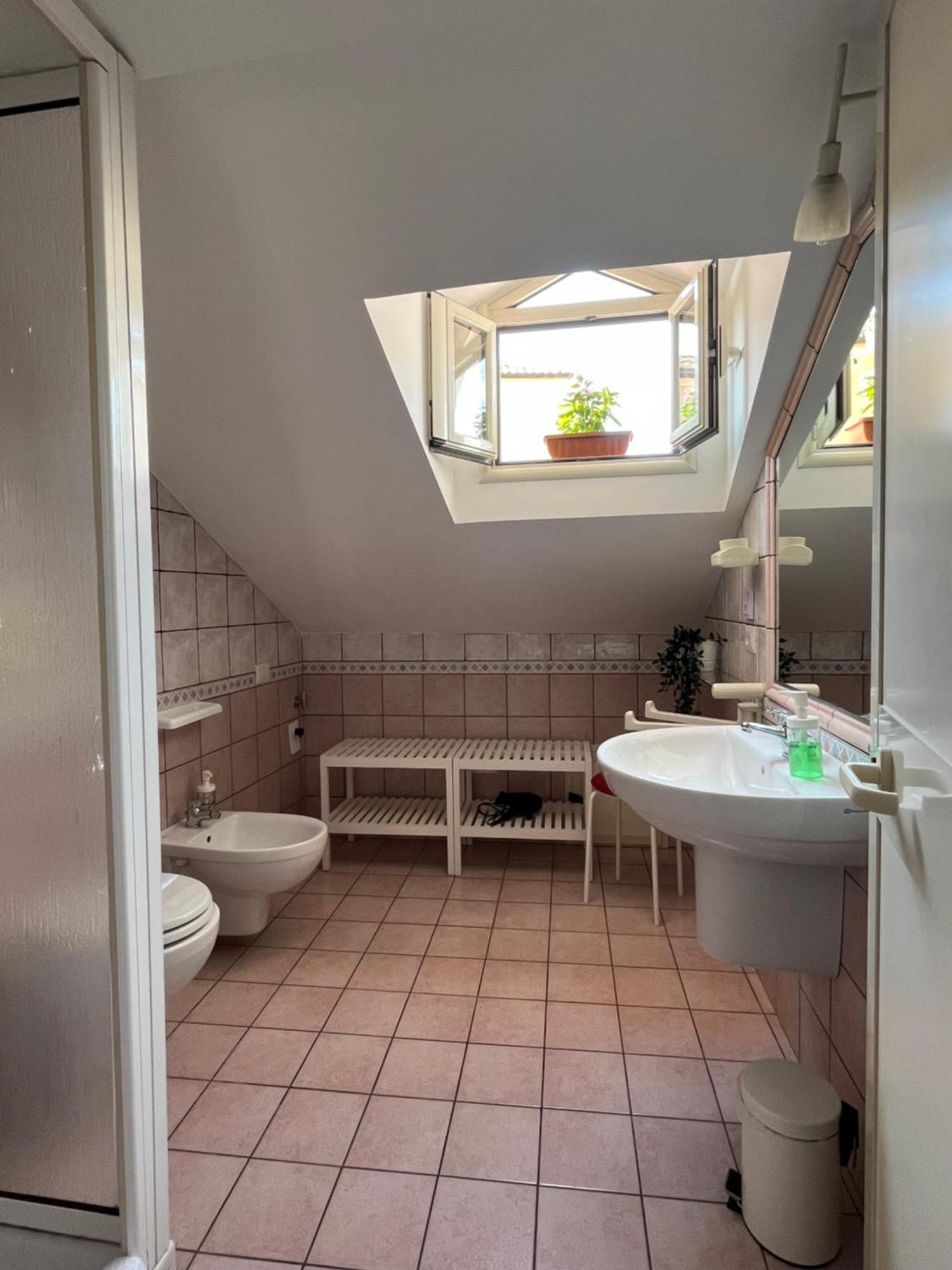 Pizzo Central House Room photo